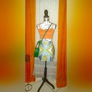 🟢 Gorgeous embroidered, hand beaded mini skirt. Statement Piece 🟢